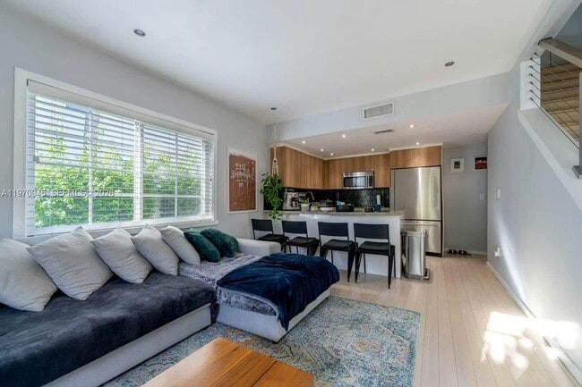 Building Photo - 1061 Michigan Ave