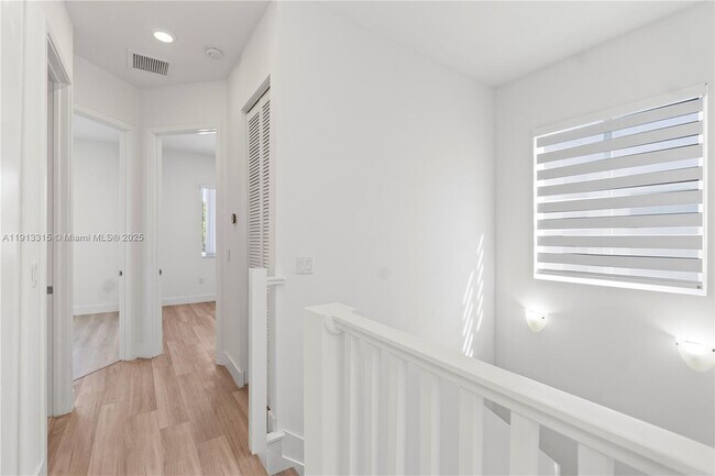 Building Photo - 10441 NW 66th St