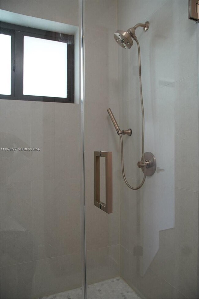 Building Photo - 12504 SW 99th Ave