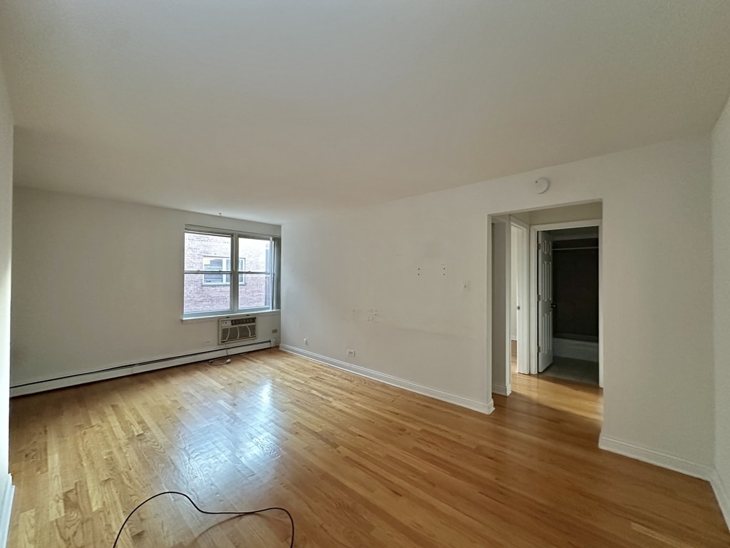 Building Photo - 3710 N Pine Grove Ave