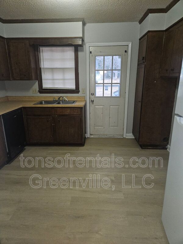 Building Photo - 182 Hidden Hill Rd