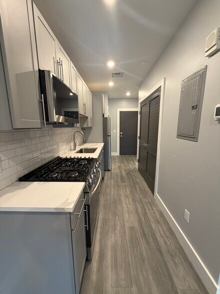 Building Photo - 315 Western Ave