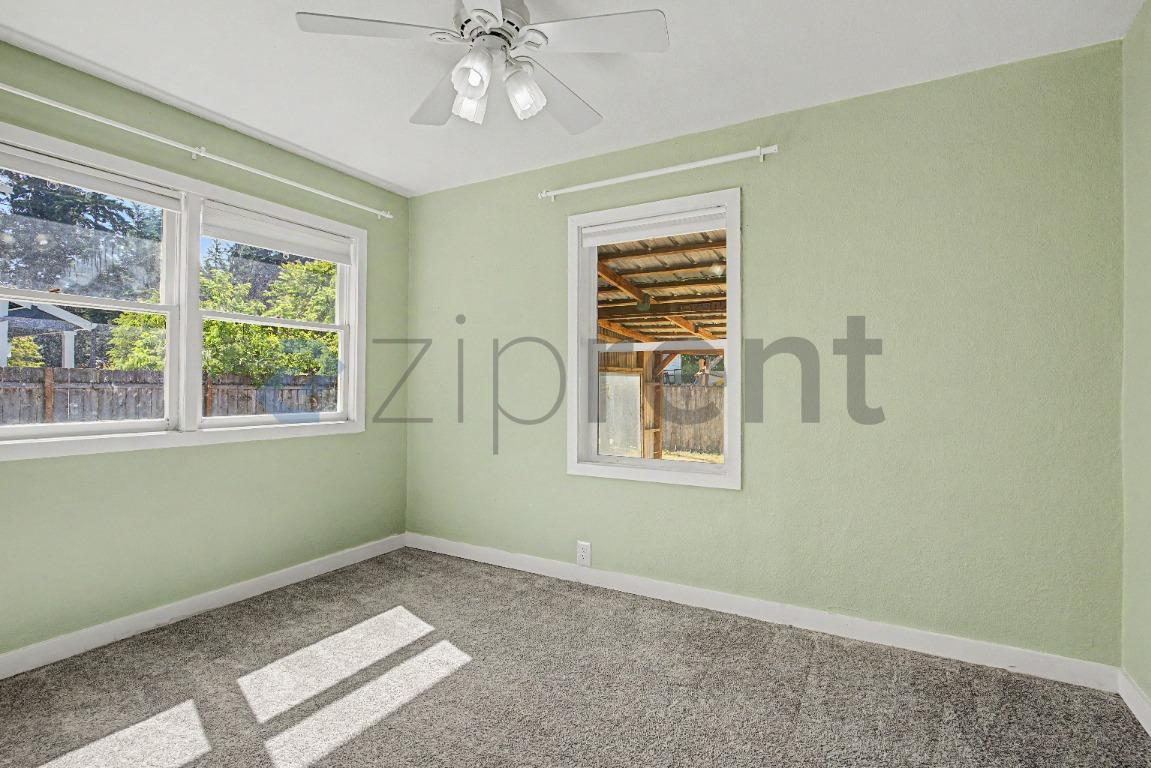 Building Photo - Unit