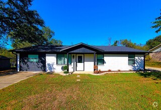 Building Photo - Beautifully Remodeled 3 Bedroom, 2 Bathroo...