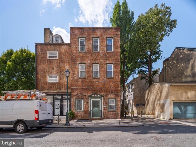 Building Photo - 1108 Locust St