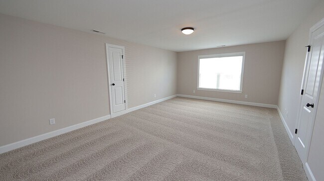 Building Photo - Beautiful Home with Open Floorplan in Desi...