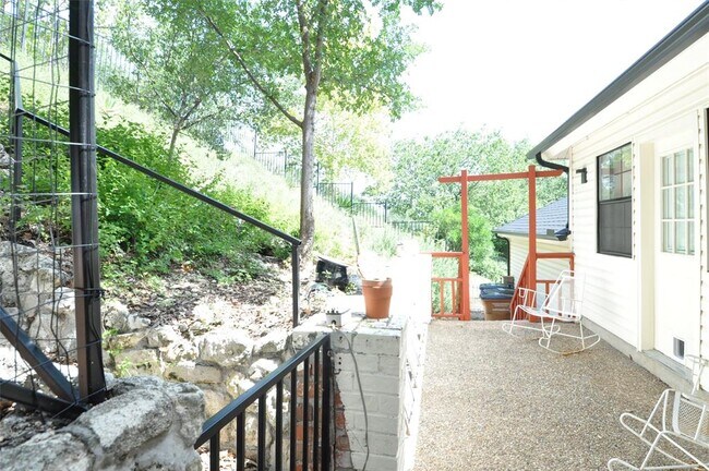 Building Photo - 9902 Talleyran Dr