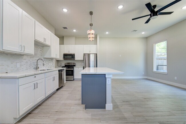 Building Photo - 4536 Sunflower St