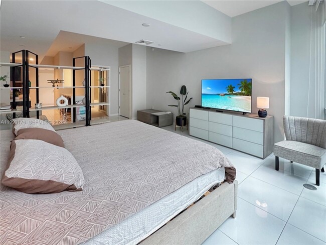 Building Photo - 851 NE 1st Ave