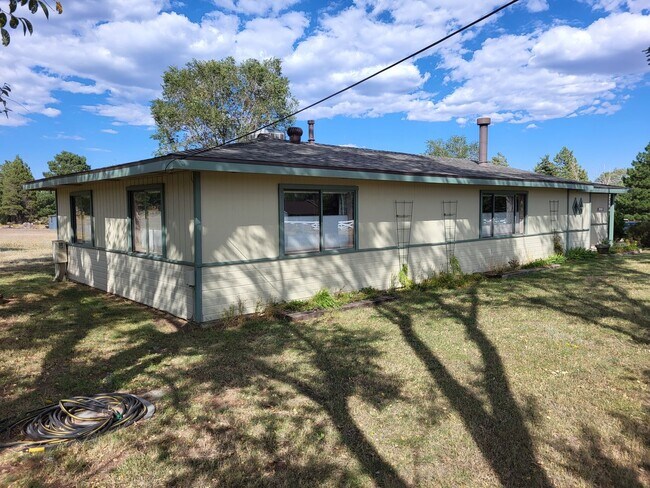 Building Photo - Short to Mid Term Leases - Fully Furnished Doney Park Home, Flexible lease options!