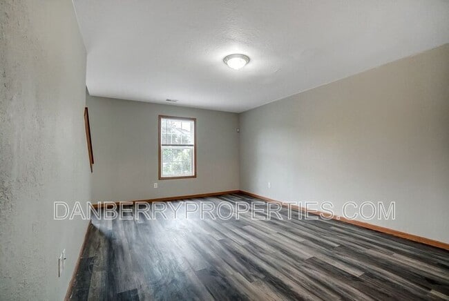 Building Photo - 1125 N Byrne Rd