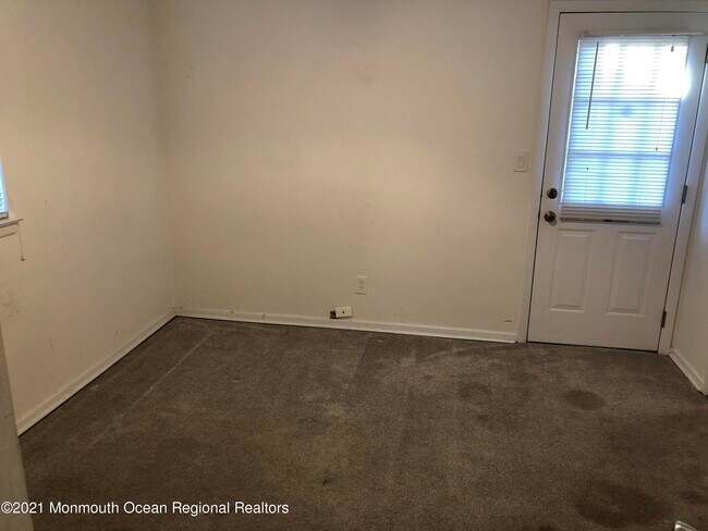 Building Photo - 3 Peach Tree Rd