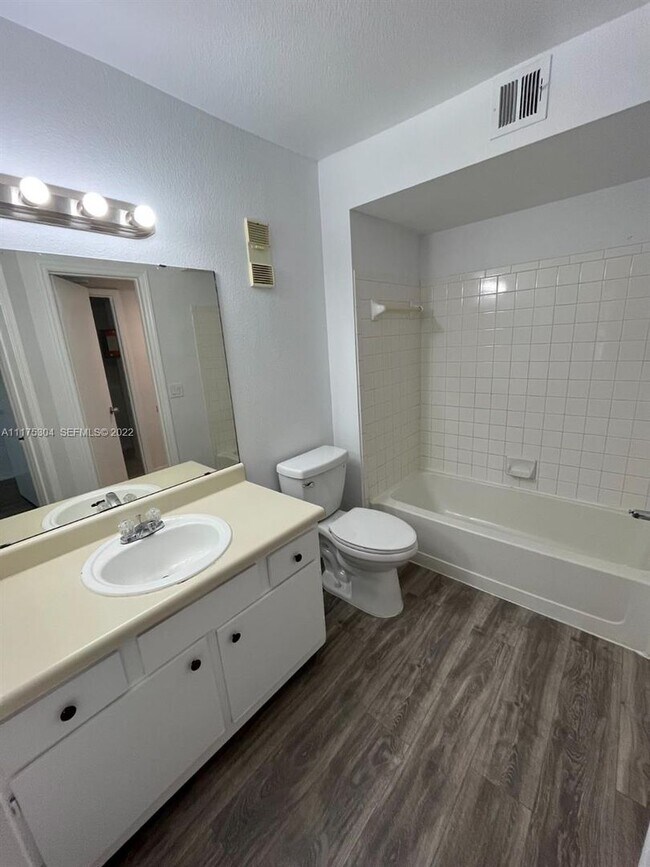 Building Photo - Spacious 2-bed, 2-bath apartment - Ponte Verde at Palm Beach Lakes