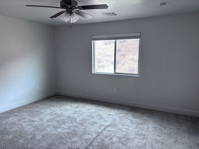 Building Photo - 3 bed / 2.5 bath / 2-car with washer/dryer/fridge 2019 built END UNIT!