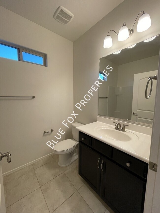 Building Photo - 8721 N Black Pine Dr
