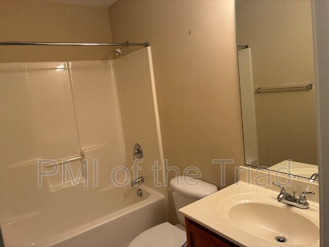 Building Photo - 2033 Tea Berry Ct