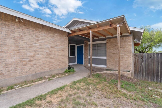 Building Photo - 130 Garden Crest Cir