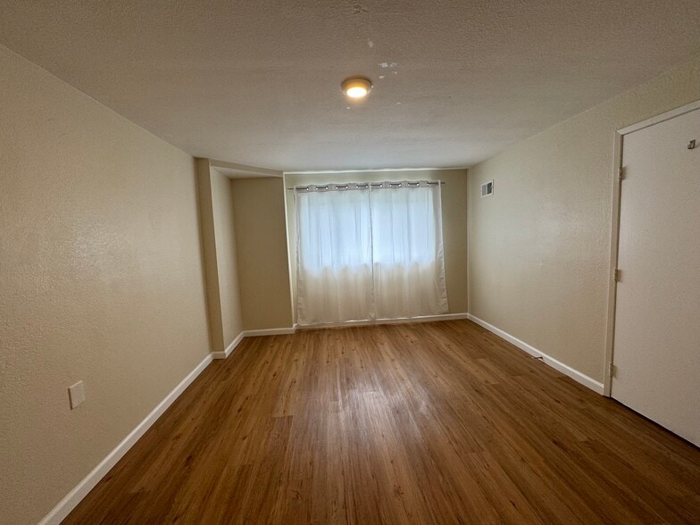 Building Photo - 211 Catalina Ave