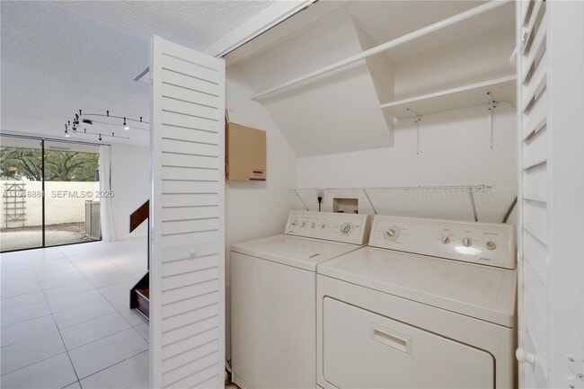 Building Photo - 7827 SW 106th Cir