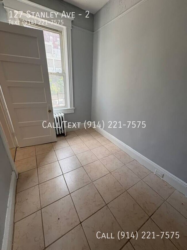 Building Photo - 127 Stanley Ave