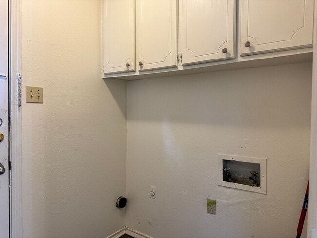 Building Photo - 3244 Stoneridge Dr