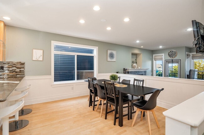 Building Photo - 4224 Francis Ave N