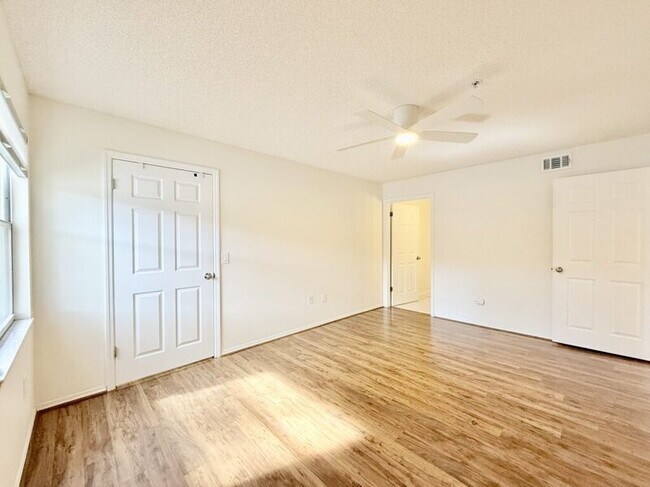 Building Photo - 2400 Feather Sound Dr