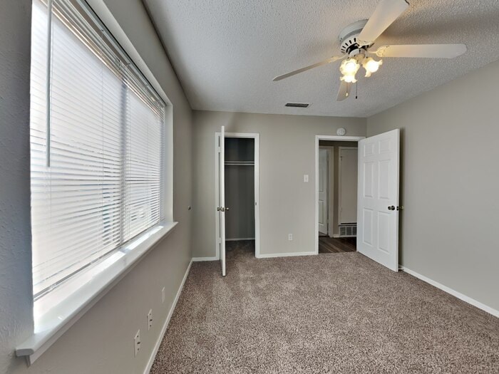 Building Photo - 1201 Saturn Dr