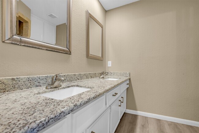 Building Photo - 3706 Glenwood Springs Dr