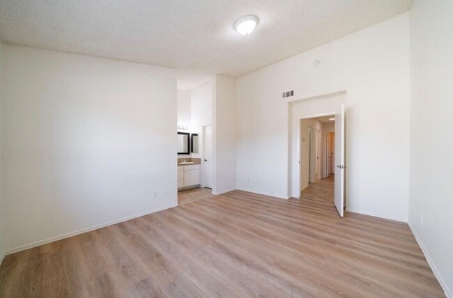 Building Photo - 3509 Avenue J-2