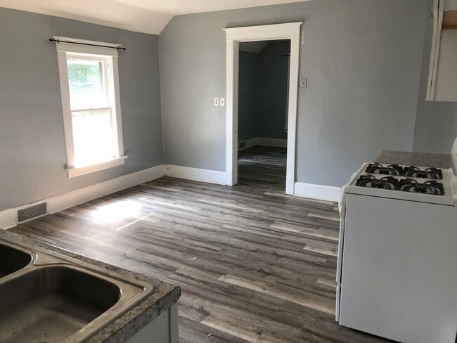 Building Photo - 930 42nd St