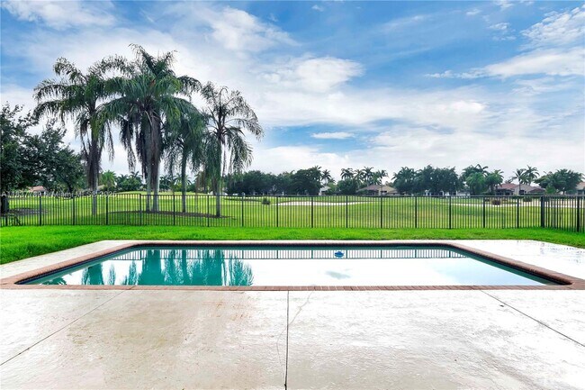 Building Photo - 2527 Eagle Run Dr
