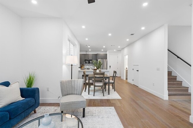 Building Photo - 1208 W Oltorf St