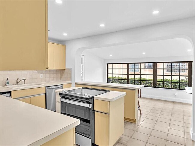 Building Photo - 8020 SW 19th St