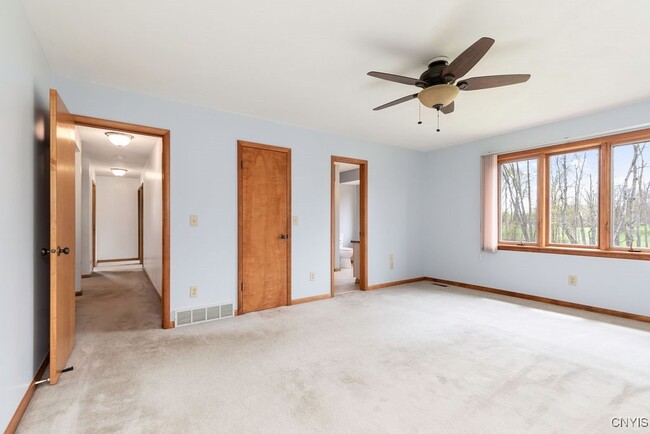 Building Photo - 3293 Greenleafe Dr