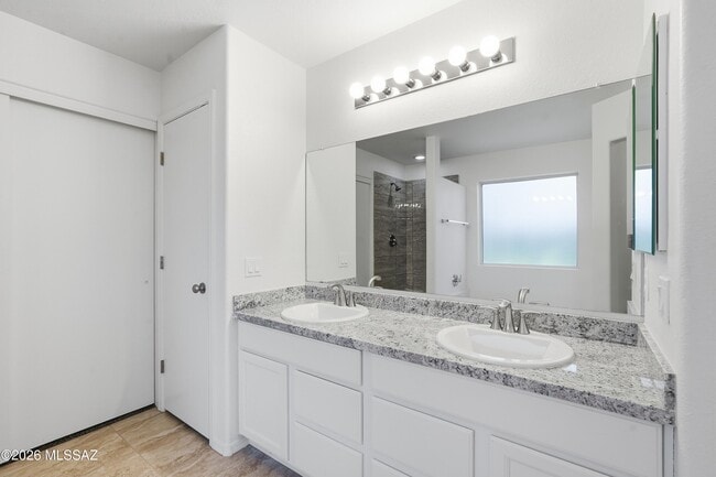 Building Photo - 10008 E Moonstruck Way