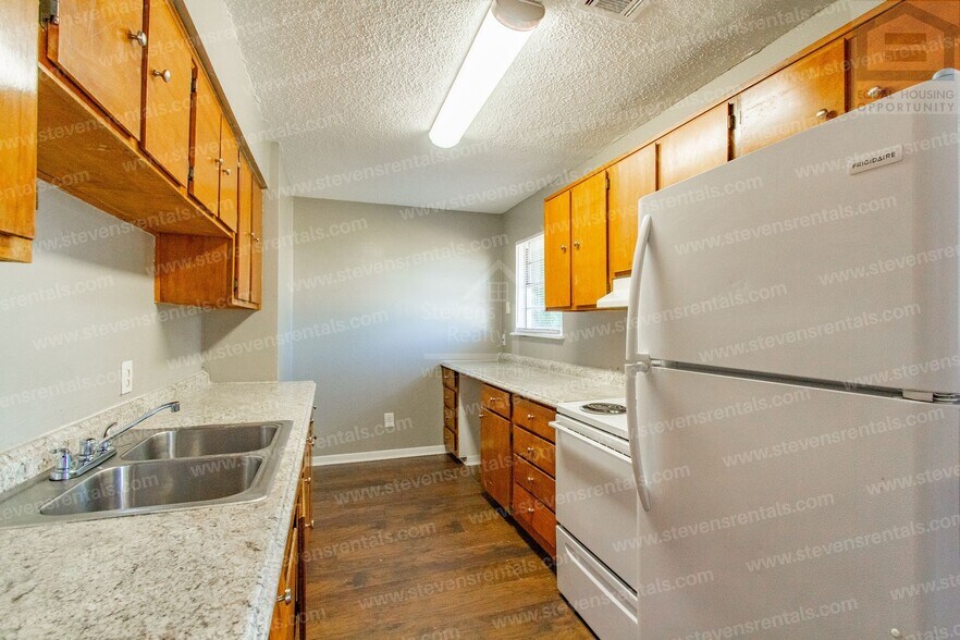 Building Photo - 707 SW 49th St