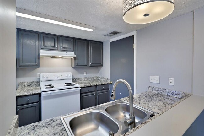 Building Photo - 1001/1003 Euclid Ave