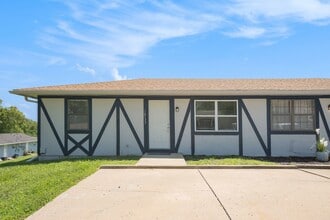 Building Photo - **$0 Application Fee for August!!** Beauti...