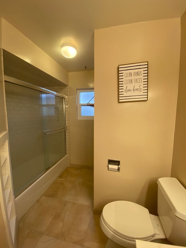 Building Photo - Pool Home in Orange for Lease