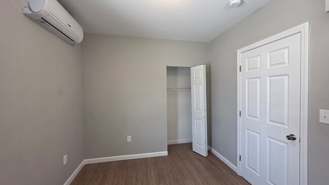 Building Photo - 31 Hicks St