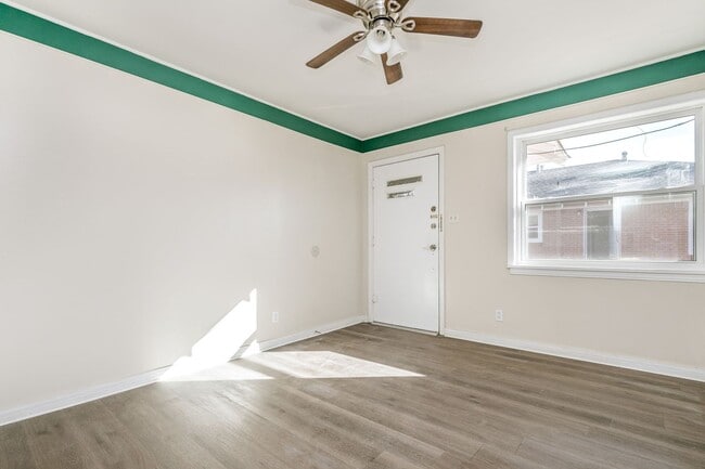 Building Photo - 2306 SW 8th Ave