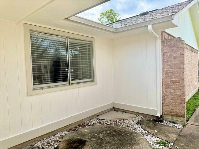 Building Photo - 12018 Swan Creek Dr