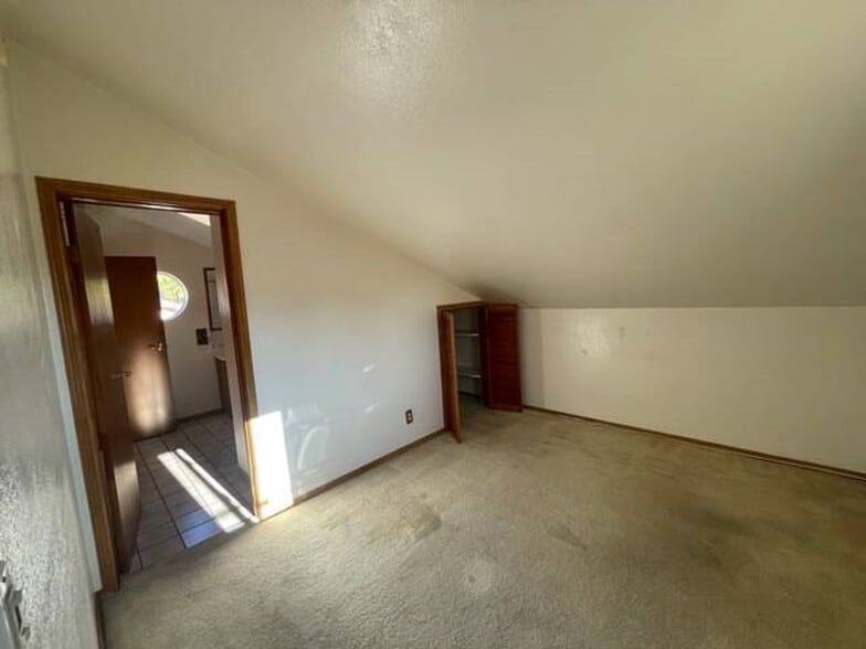 Upstairs office - 3352 Larga Ave