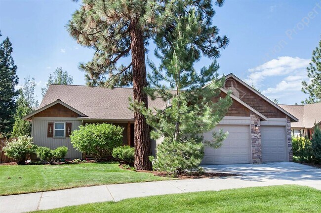 Primary Photo - * Coming soon- Unfurnished * 3BR - 2BA Sin...