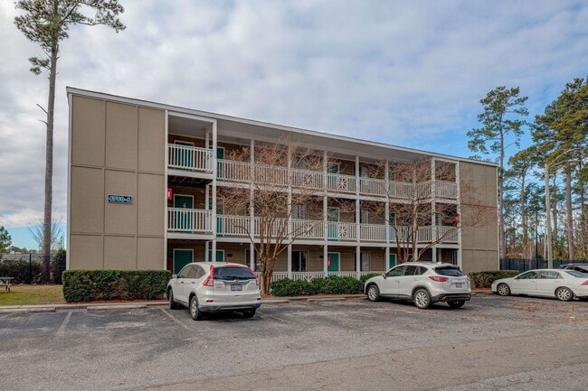 Building Photo - 1 bedroom 1 Bath Beside UNCW