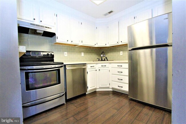 Building Photo - 604 Ravens Crest Dr