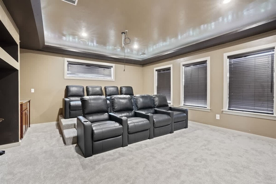 Building Photo - 5327 N Red Hills Pl