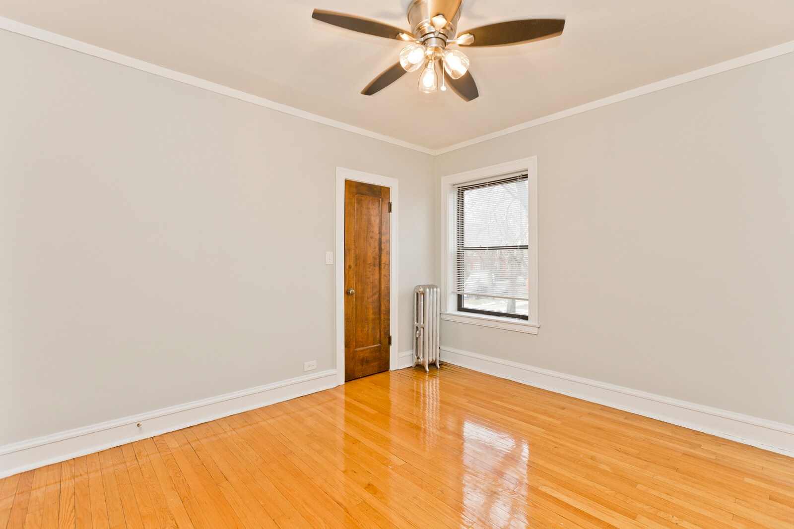 Building Photo - 5075 N Wolcott Ave