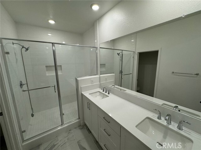 Building Photo - 247 Sash